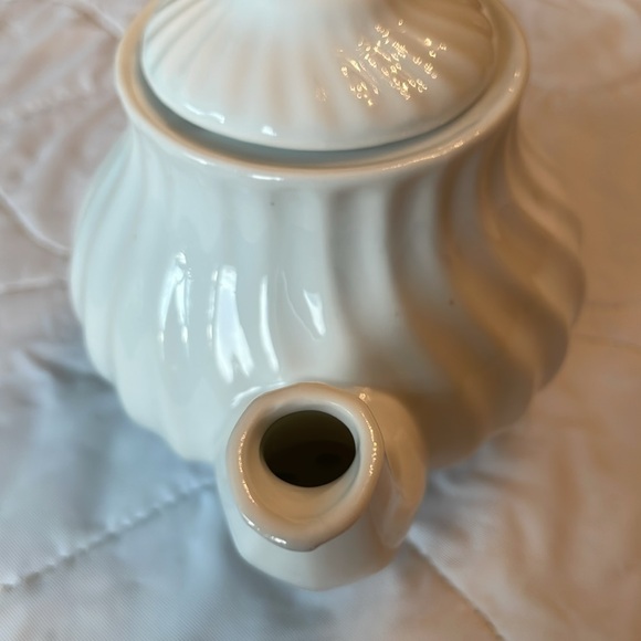 Charming little teapot for one - Picture 8 of 10